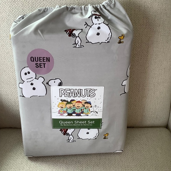 NWT Snoopy and Woodstock Queen Sheets. - Picture 1 of 6